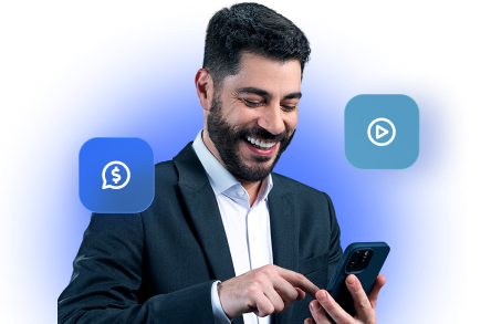 Mulher jovem sorrindo.