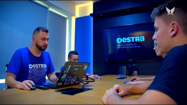 equipe da destra na sala de reunião.