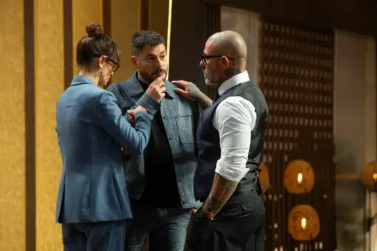 Apresentadores do masterchef brasil junto com o Evaristo, garoto propaganda do Asaas patrocinador do masterchef brasil.