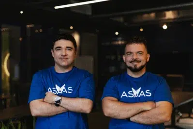 Irmãos Piero e Diego Contezini explicando a história do Asaas.