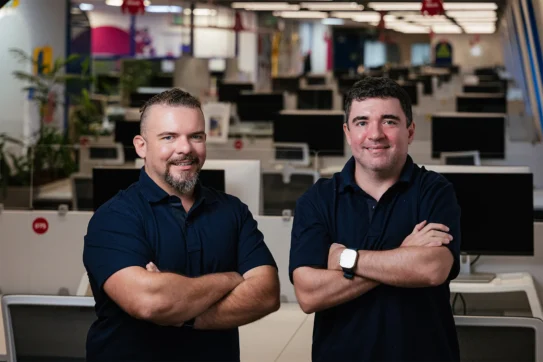 Irmãos Piero e Diego Contezini explicando a história do Asaas.