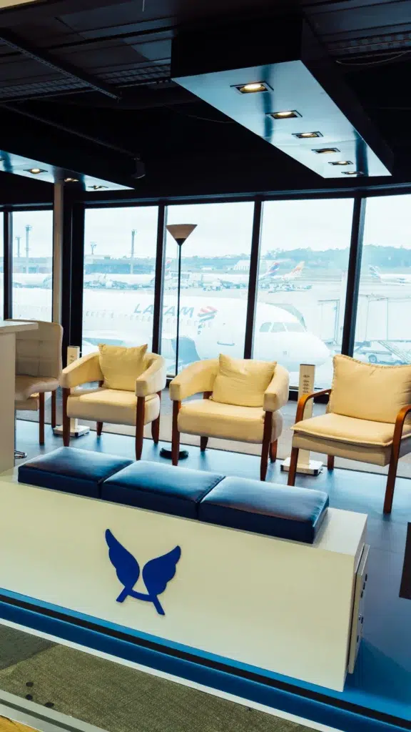 Imagem do Lounge Asaas no Aeroporto de Guarulhos.