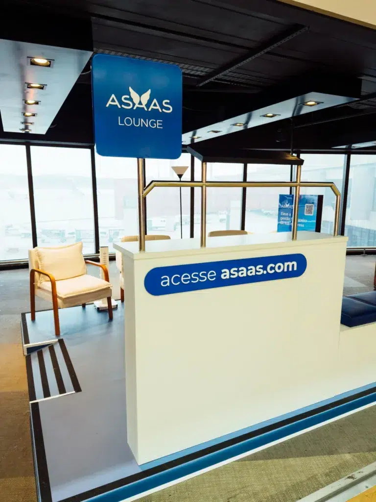 Imagem do Lounge Asaas no Aeroporto de Guarulhos.