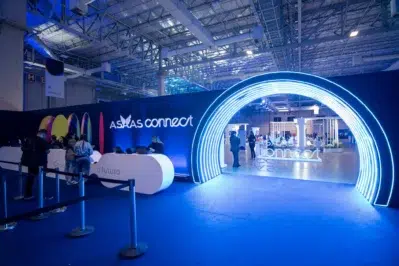 Entrada iluminada do evento Asaas Connect, onde o Asaas utiliza entretenimento para potencializar marca e conectar pessoas.