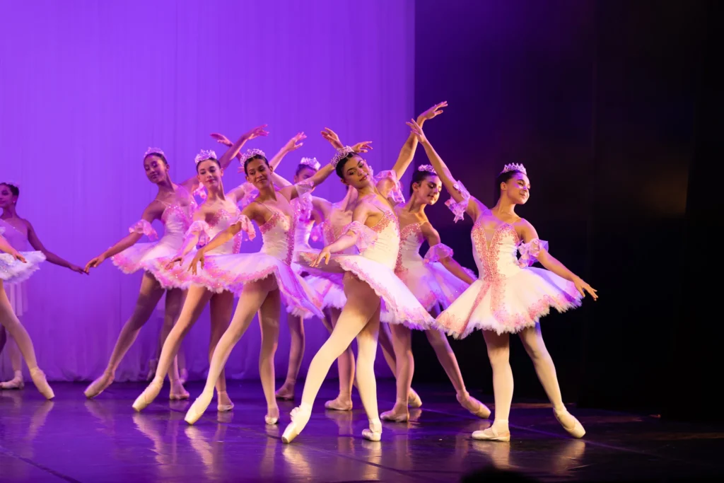 Bailarinas em ato de Don Quixote, após notícia que Asaas anuncia patrocínio ao Bolshoi.